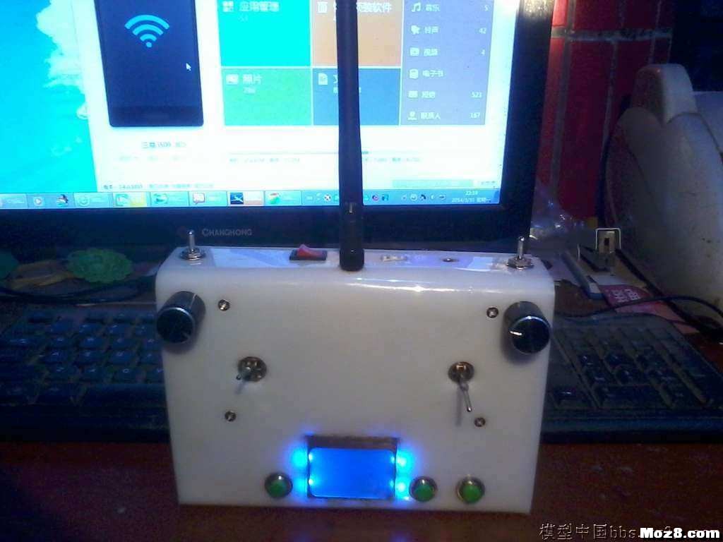 转【我爱萝丽爱萝丽】震撼发布！第三代航模遥控器 DIY教程 航模,模型,电池,天线,云台 作者:In_pal 2993 